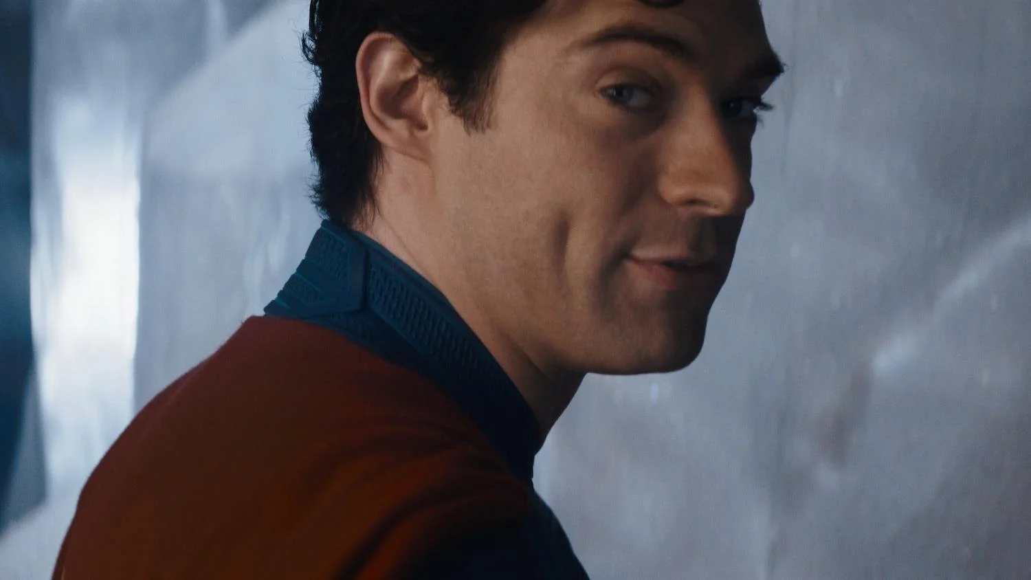 La estrella de Superman, David Corenswet, interviene para defender a Milly Alcock del fotógrafo en el estreno de Supergirl