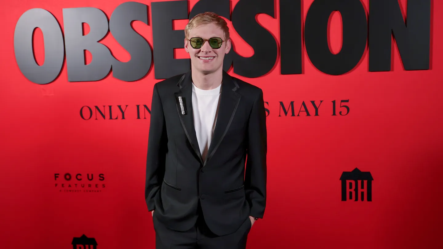 La nueva película de Curry Barker aterriza en Universal Blumhouse Atomic Monster