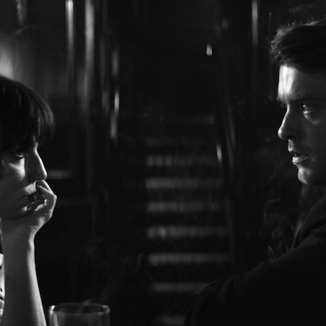 Reseña de Tribeca 2026: CROOKS, Film Noir Pastiche encuentra su lugar en la actuación salvaje de Melora Walters